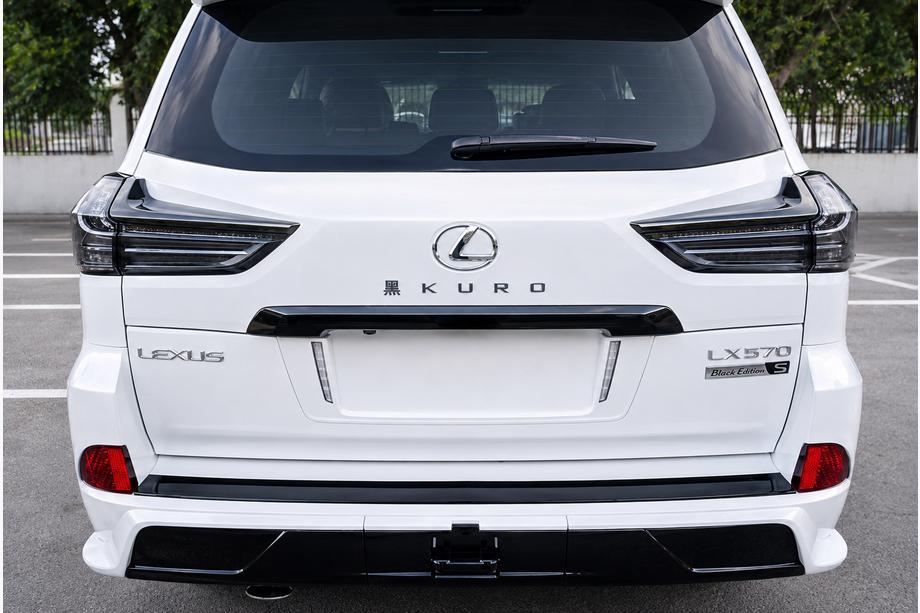 Lexus LX570/450d 2008–2022 Emblém / štítok KURO Black Edition (3 ks) Image