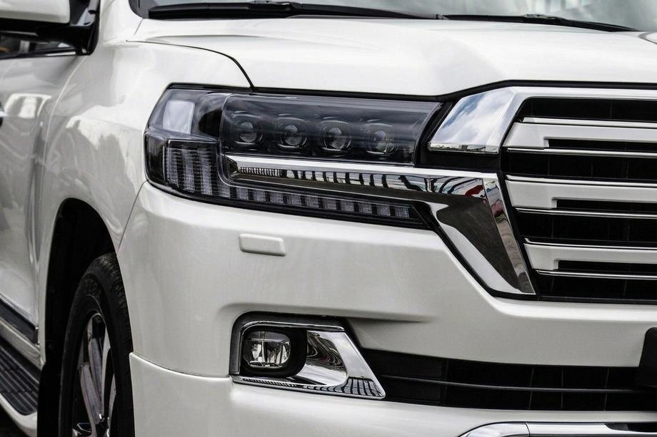Toyota Land Cruiser 200 2007–2021 Predné svetlomety 2016+ (Bugatti) Image