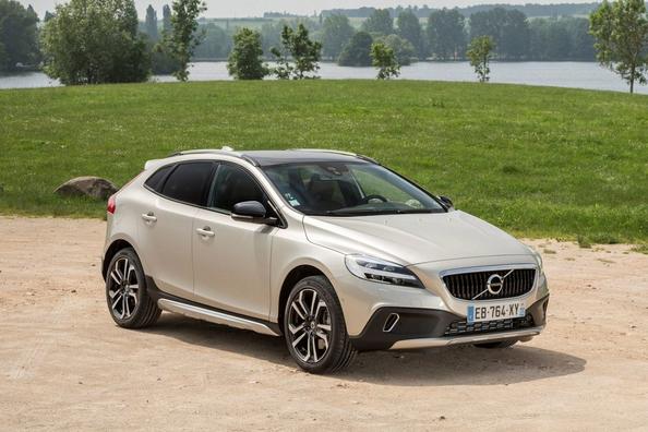 Terénna úprava hatchbacku Volvo V40 Cross Country