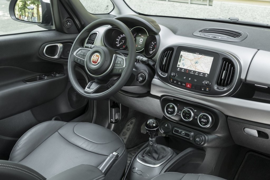Recenzia kompaktného minivanu Fiat 500L