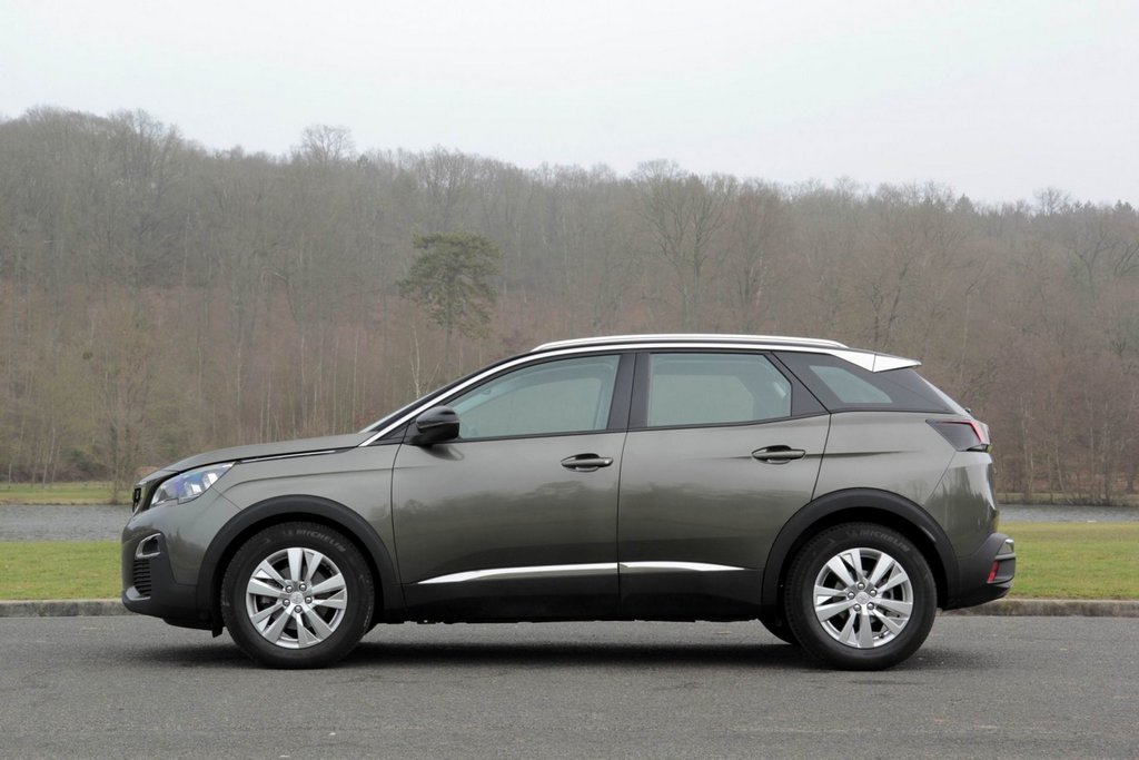 Kompaktný crossover Peugeot 3008 druhej generácie