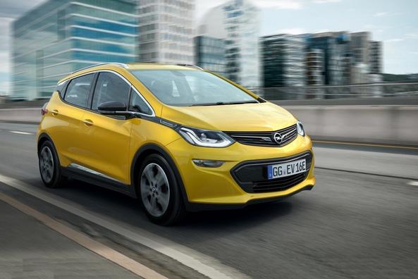 Recenzia elektrického kompaktného hatchbacku Opel Ampera-e