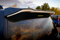 Toyota Land Cruiser 200 2007–2021 Spojler FullLed (2016+) Čierna farba fotografia 4
