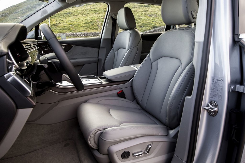 Prehľad modernizovaného prémiového crossoveru Audi Q7
