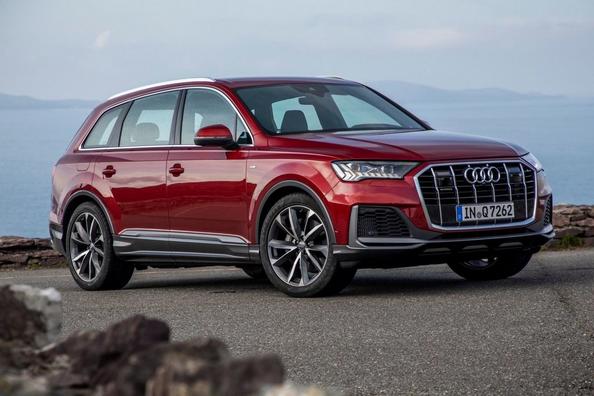 Prehľad modernizovaného prémiového crossoveru Audi Q7
