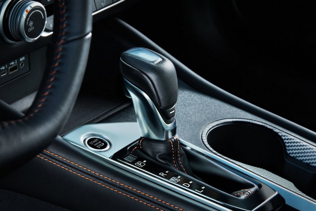 Stredne veľký sedan Nissan Altima šiestej generácie