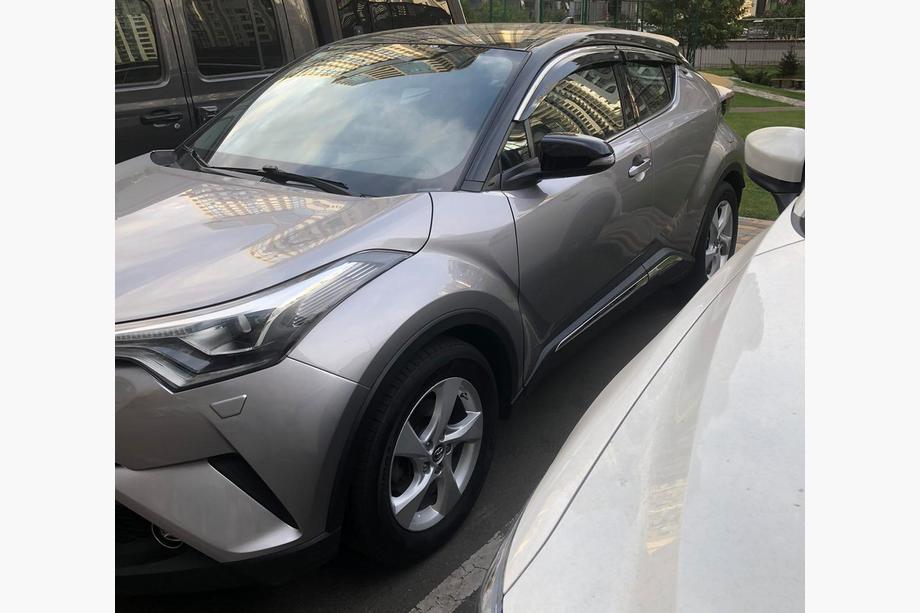 Toyota C-HR 2016–2023 Okenné deflektory s chrómovou lištou (4 ks, Niken) Fotografia 2