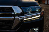 Toyota Land Cruiser 200 2007–2021 Mračítka na svetlá s LED (2016↗) fotografia 5