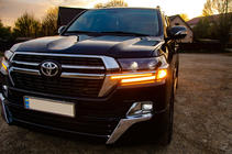Toyota Land Cruiser 200 2007–2021 Mračítka na svetlá s LED (2016↗) fotografia 6