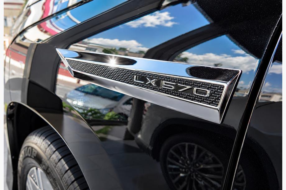 Lexus LX570/450d 2008–2022 Sada nápisových emblém v karbónovom vzhľade (4 ks) Image