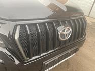 Toyota Land Cruiser Prado 150 2009–2023 Maska chladiča 2017↗ LED (Zeus Black, s Black obočím) fotografia 7