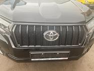 Toyota Land Cruiser Prado 150 2009–2023 Maska chladiča 2017↗ LED (Zeus Black, s Black obočím) fotografia 8