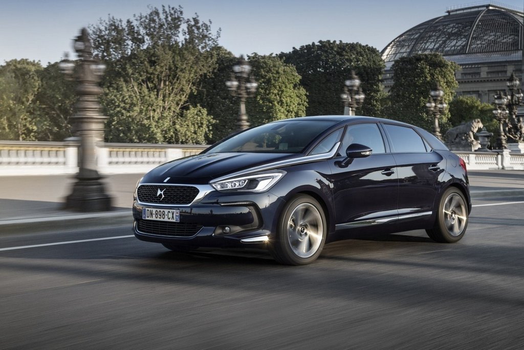 Modernizovaný päťdverový hatchback Citroen DS5