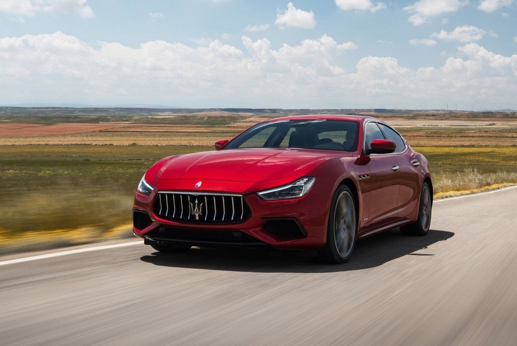 Recenzia športového sedanu Maserati Ghibli