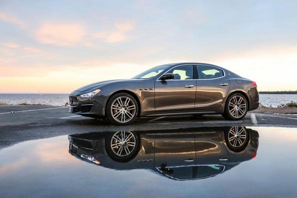 Recenzia športového sedanu Maserati Ghibli Fotografia 6