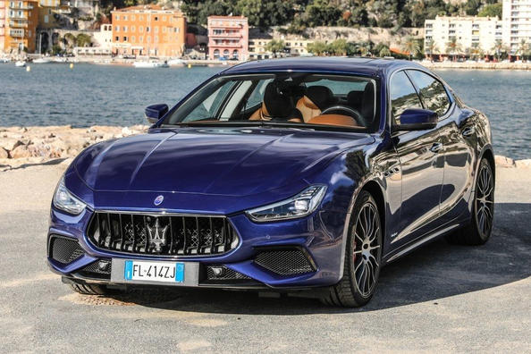 Recenzia športového sedanu Maserati Ghibli Fotografia 8