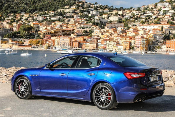 Recenzia športového sedanu Maserati Ghibli Fotografia 14