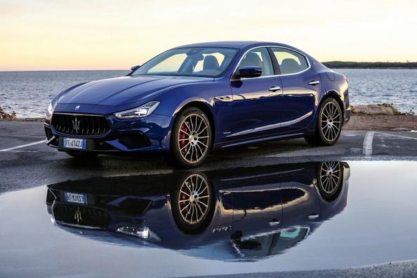 Recenzia športového sedanu Maserati Ghibli Fotografia 3