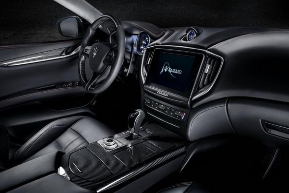 Recenzia športového sedanu Maserati Ghibli Fotografia 13
