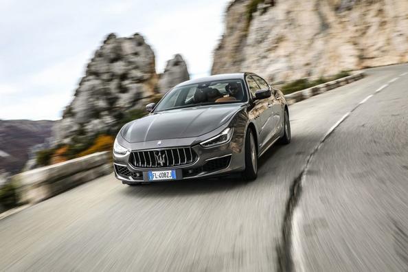Recenzia športového sedanu Maserati Ghibli Fotografia 2