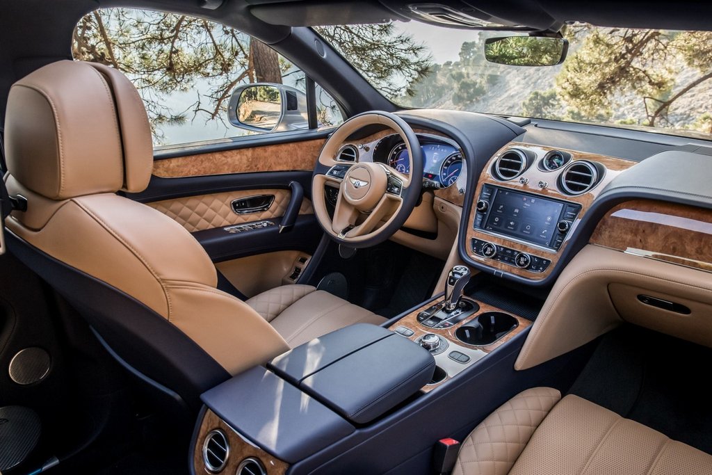 Recenzia luxusného crossoveru Bentley Bentayga
