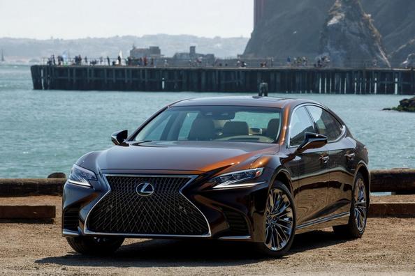 Plnohodnotný luxusný sedan Lexus LS 500