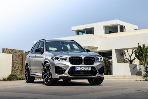 Nabitý crossover BMW X3 M s pohonom všetkých kolies