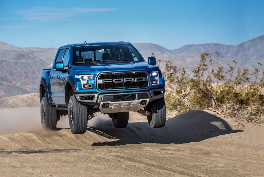 Test plnohodnotného pick-upu Ford F-150 Raptor