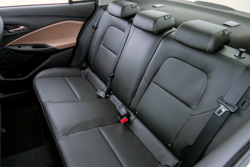 Recenzia cenovo dostupného kompaktného sedanu Chevrolet Onix