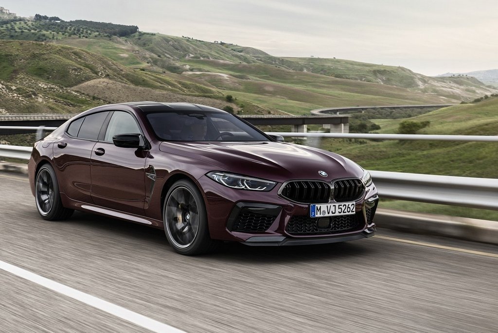 Recenzia športového sedanu BMW M8 Gran Coupe