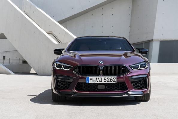 Recenzia športového sedanu BMW M8 Gran Coupe