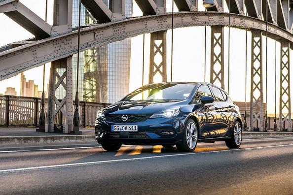 Prehľad modernizovaného modelu Opel Astra Hatchback