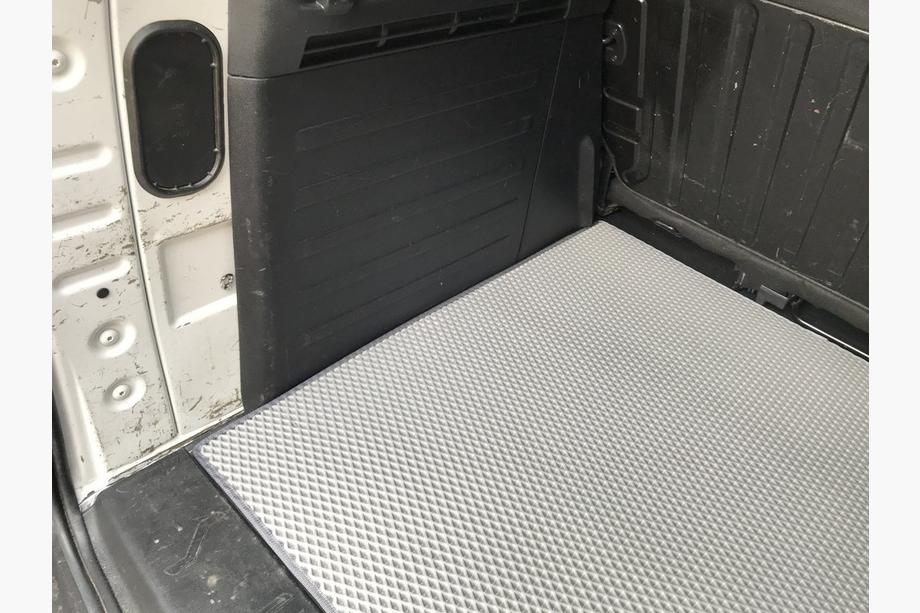 Citroen Berlingo 2008–2018 Rohož do kufra (EVA, sivá) Dlhý rázvor Fotografia 2