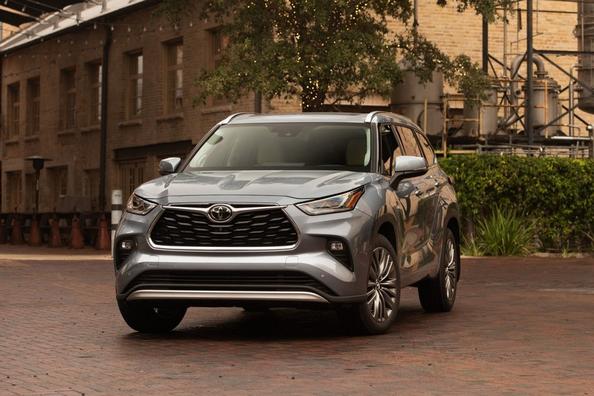 Nová generácia crossoveru Toyota Highlander
