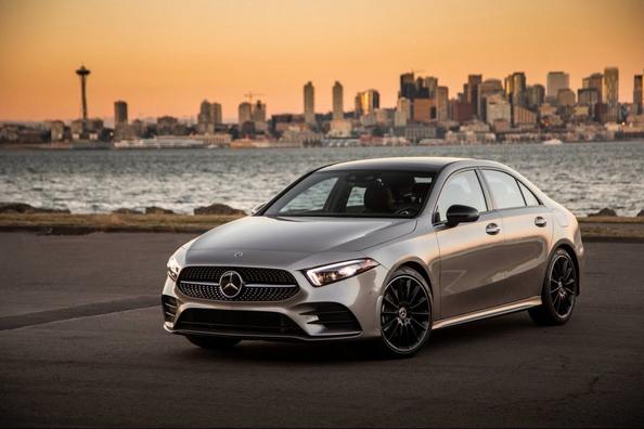 Recenzia kompaktného modelu Mercedes-Benz A-Class Sedan