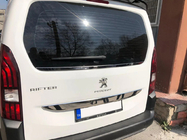 Peugeot Partner/Rifter 2019– Nerezová lišta spodnej hrany skla fotografia 4