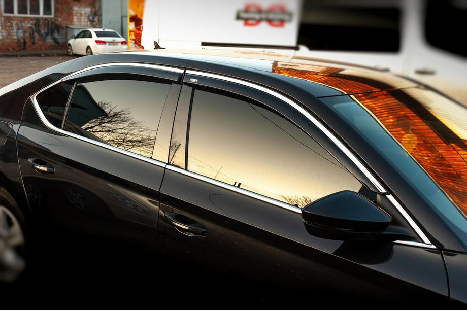 Skoda Superb 2015–2024 Okenné deflektory s chrómovou lištou SD (4 ks, Niken) Image