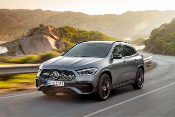 Recenzia prémiového kompaktného crossoveru Mercedes-Benz GLA-Class