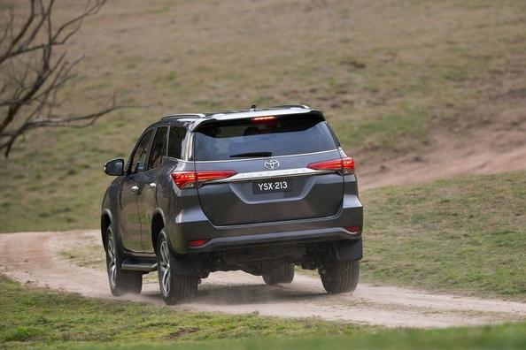 Recenzia rámového SUV Toyota Fortuner Fotografia 6