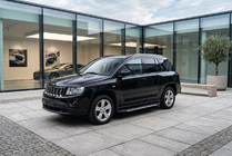 Jeep Compass 2006–2016 Bočné nášľapy Bosphorus Grey (2 ks, hliník) fotografia 1