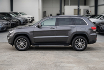 Jeep Grand Cherokee WK2 2010–2021 Bočné nášľapy Bosphorus Grey (2 ks, hliník) fotografia 1