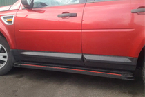 Land Rover Freelander II 2006–2014 Bočné prahy Maya Red (2 ks., hliník) fotografia 4