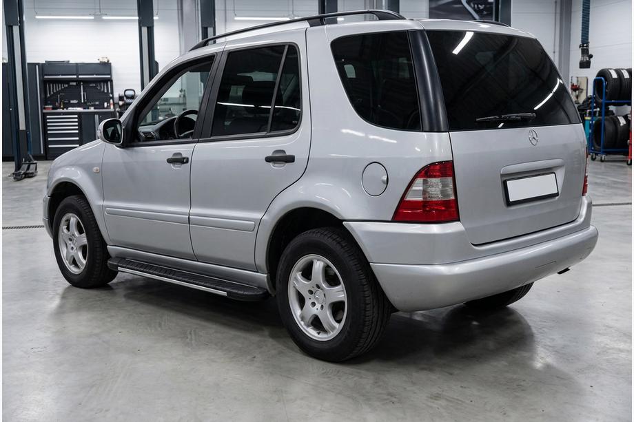 Mercedes ML W163 1997–2005 Bočné nášľapy Bosphorus Grey (2 ks, hliník) Image