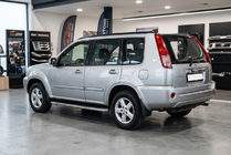 Nissan X-trail T30 2002–2007 Bočné nášľapy Maydos V1 (2 ks, hliník) fotografia 1
