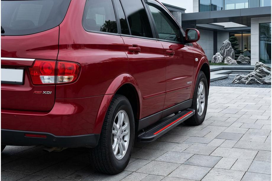SsangYong Kyron 2005–2014 Bočné prahy Maya Red (2 ks., hliník) Image