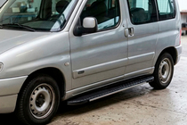 Peugeot Partner 1996–2008 Bočné nášľapy Bosphorus Grey (2 ks, hliník) fotografia 1