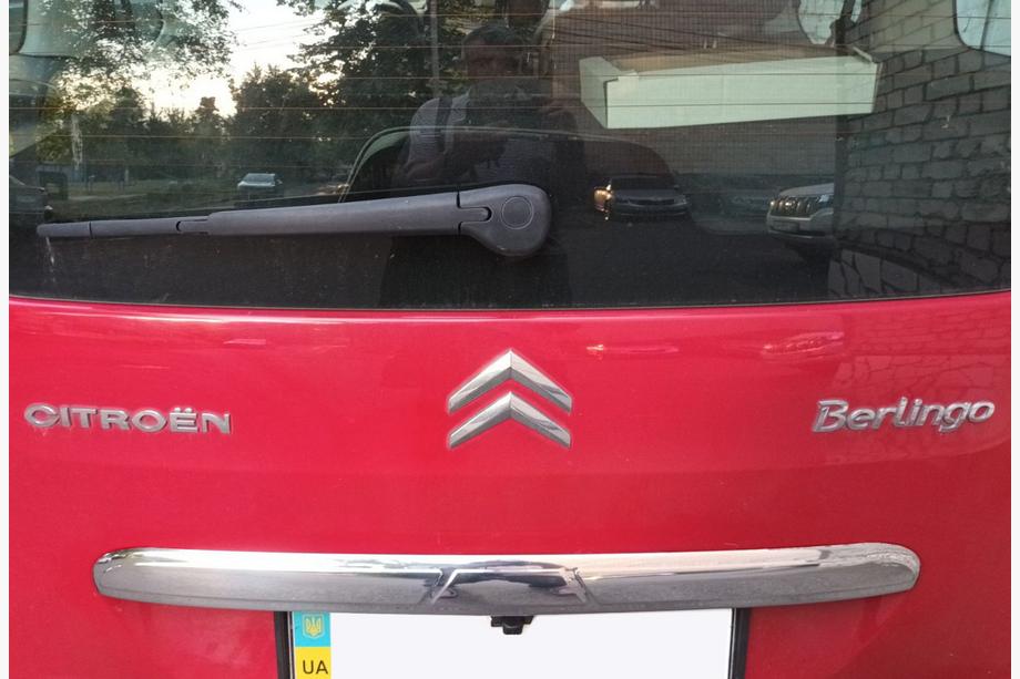 Peugeot Partner Tepee 2008–2018 Chrómová lišta nad ŠPZ (nerez) Image