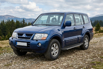 Mitsubishi Pajero Wagon III 1999–2006 Bočné nášľapy Bosphorus Grey (2 ks, hliník) fotografia 1