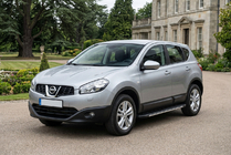 Nissan Qashqai 2010–2014 Bočné nášľapy Bosphorus Grey (2 ks, hliník) Dlhý rázvor fotografia 1