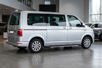 Volkswagen T6 2015–2024 Bočné nášľapy Bosphorus Grey (2 ks, hliník) Dlhý rázvor fotografia 1